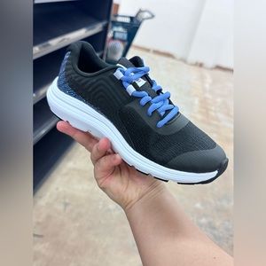 Brand new Under Armour Outhustle Print, youth size 3.5Y